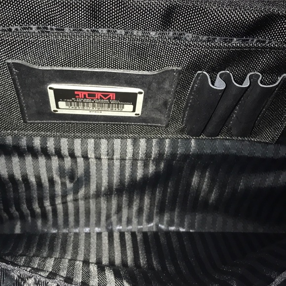 TUMI Carry On Luggage - Picture 5 of 9